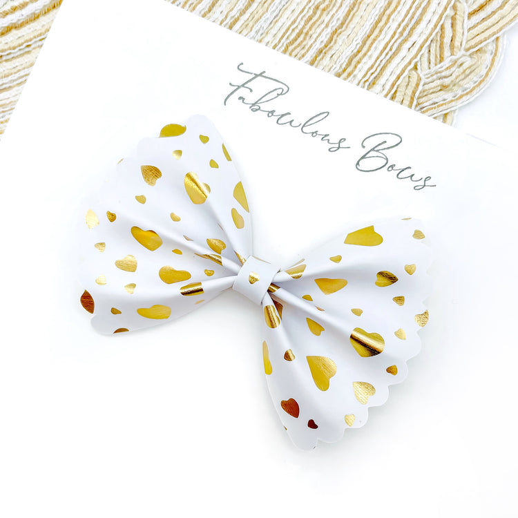 Scalloped Pinch // Gold Hearts 3”