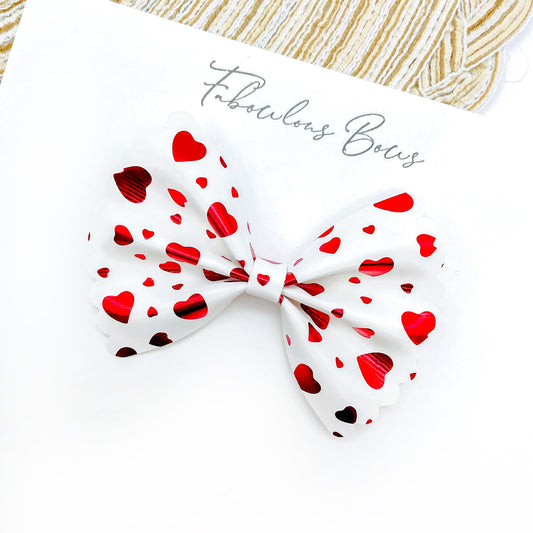 Scalloped Pinch // Red Hearts 3”