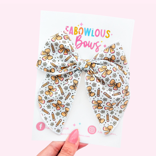 Bows & Pencils // Fabric Fable Bow