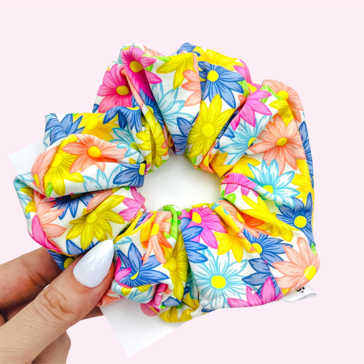 Colourful Daisies // Scrunchie